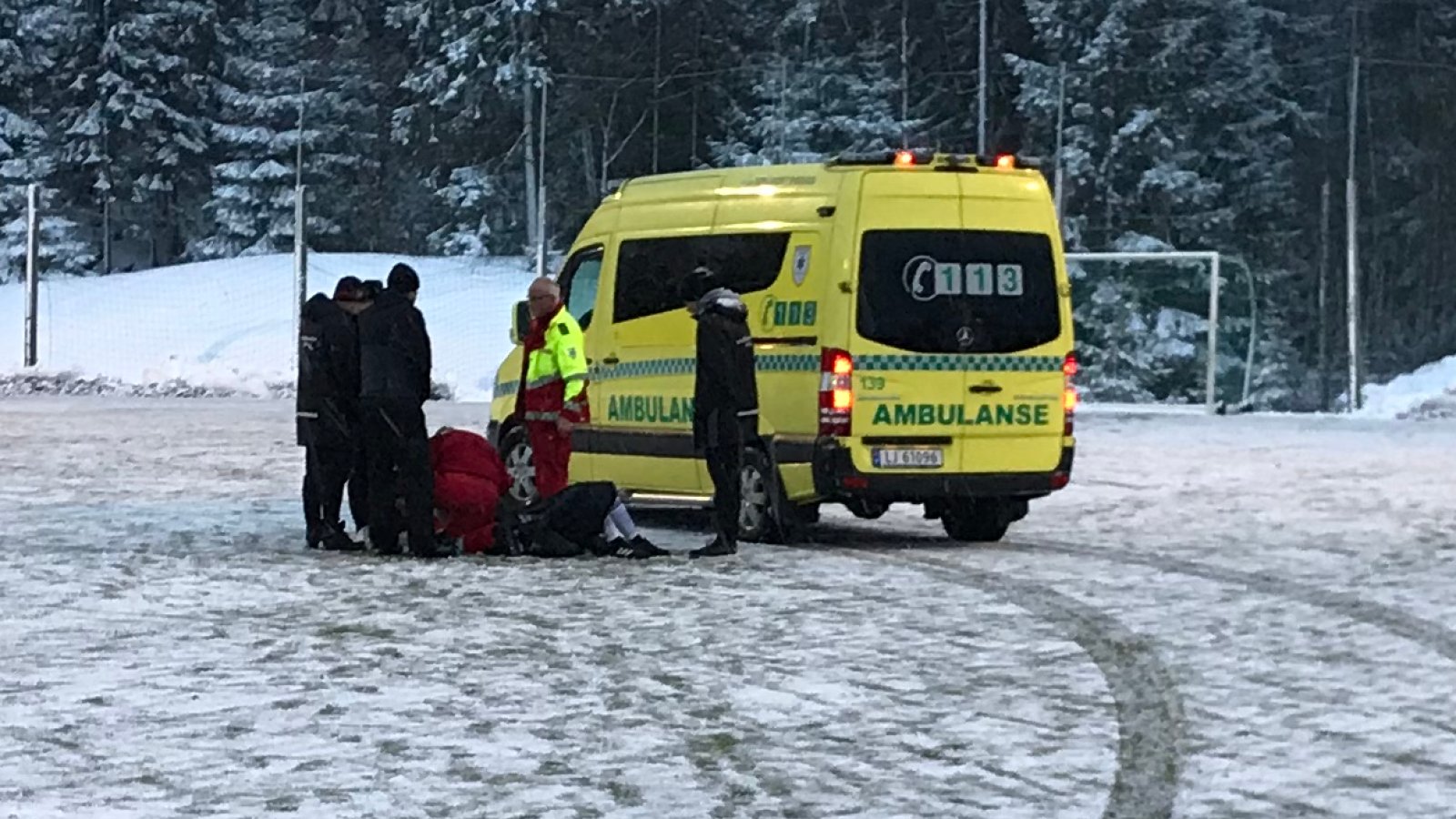Det måtte tilkalles ambulanse da to Arendal-spillere ble skadet under cup-kvalifiseringskampen mot MK tirsdag kveld.