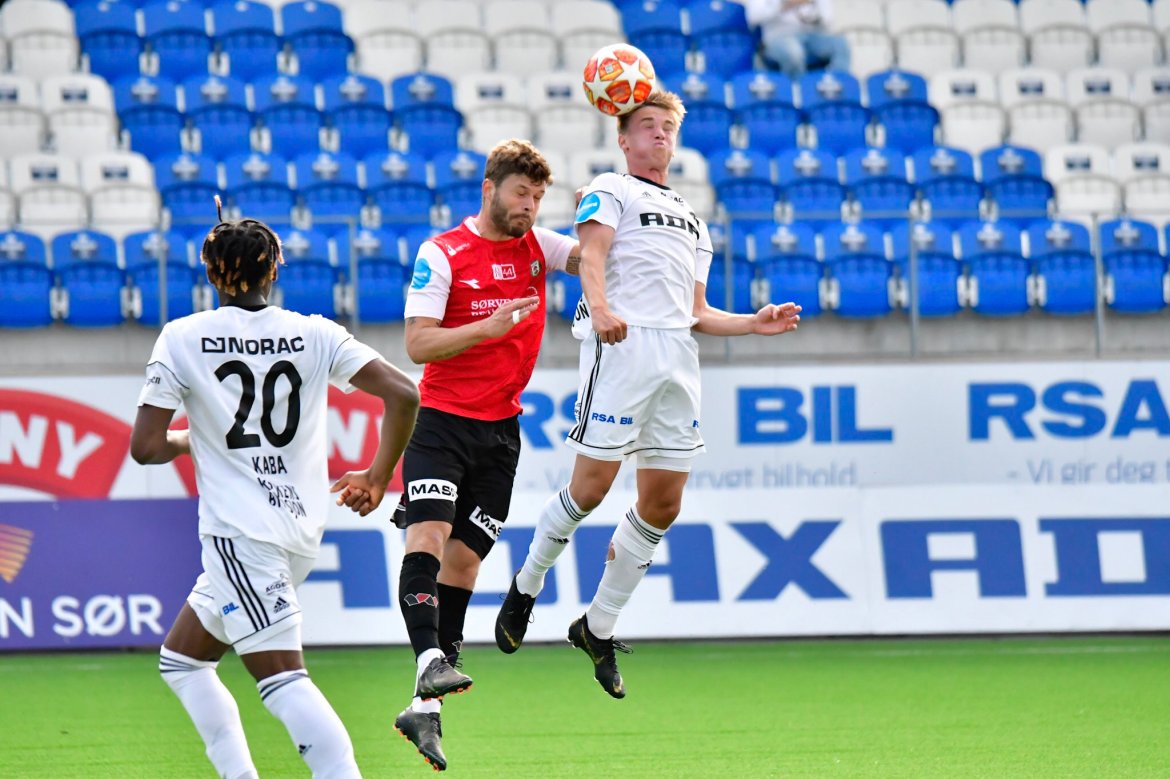 HØYEST: Vital Kabal kan konstatere at Conrad Wallem når høyest i denne duellen.