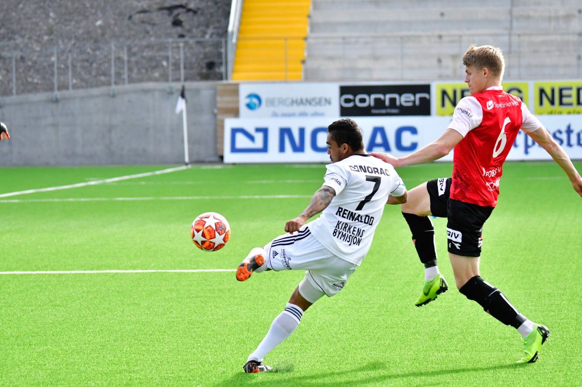 I SKUDDET: Ulrik Reinaldo Berglann fyrer av.