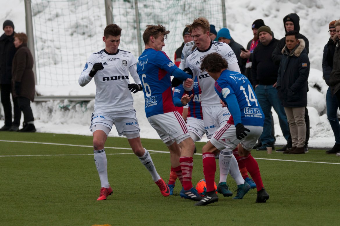 Preben Skeie og Fabian Ness ble Arendals målscorere i kampen mot Fram. Her er de begge i duell med Fram-spillere.