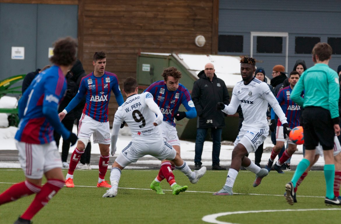 Både Wilhem Pepa og Thompson Ekpe jobbet utrettelig.