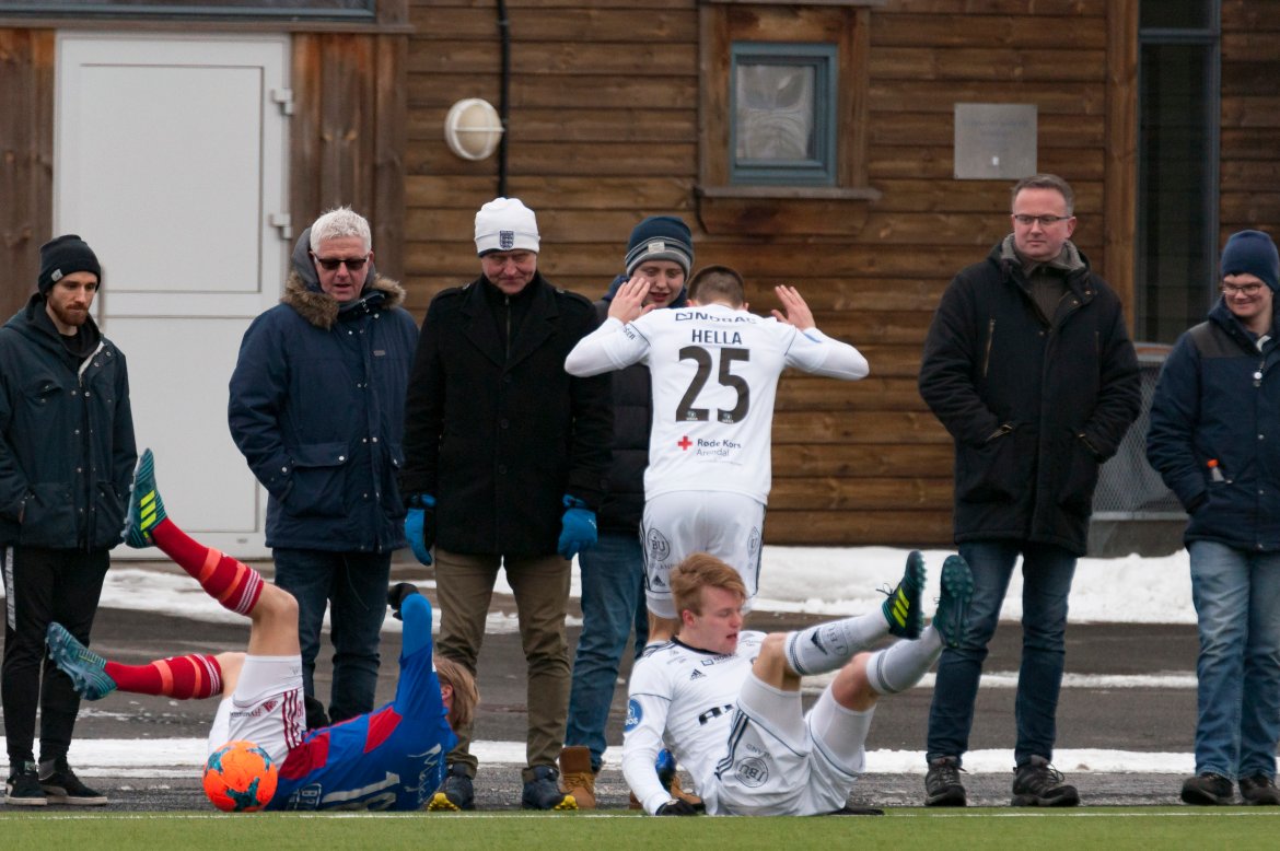 Mange gir alt, også i treningskamp.