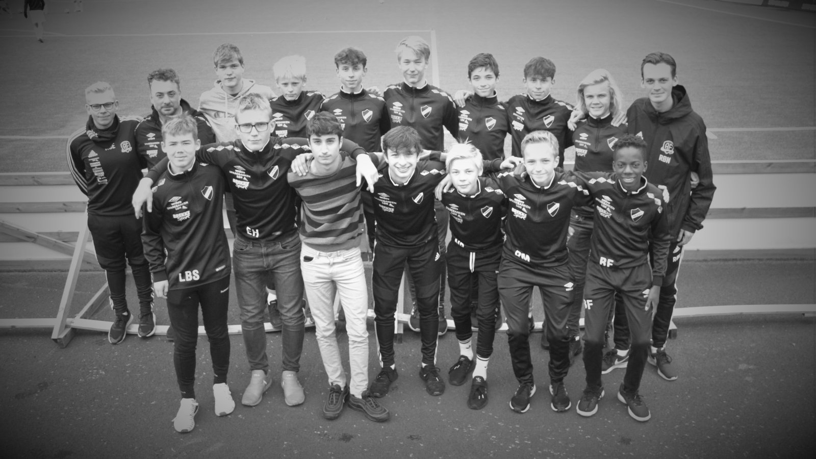 Grane 2005-årgang vant Adidas Cup og ble hyllet foran kampen mot Brattvåg. 