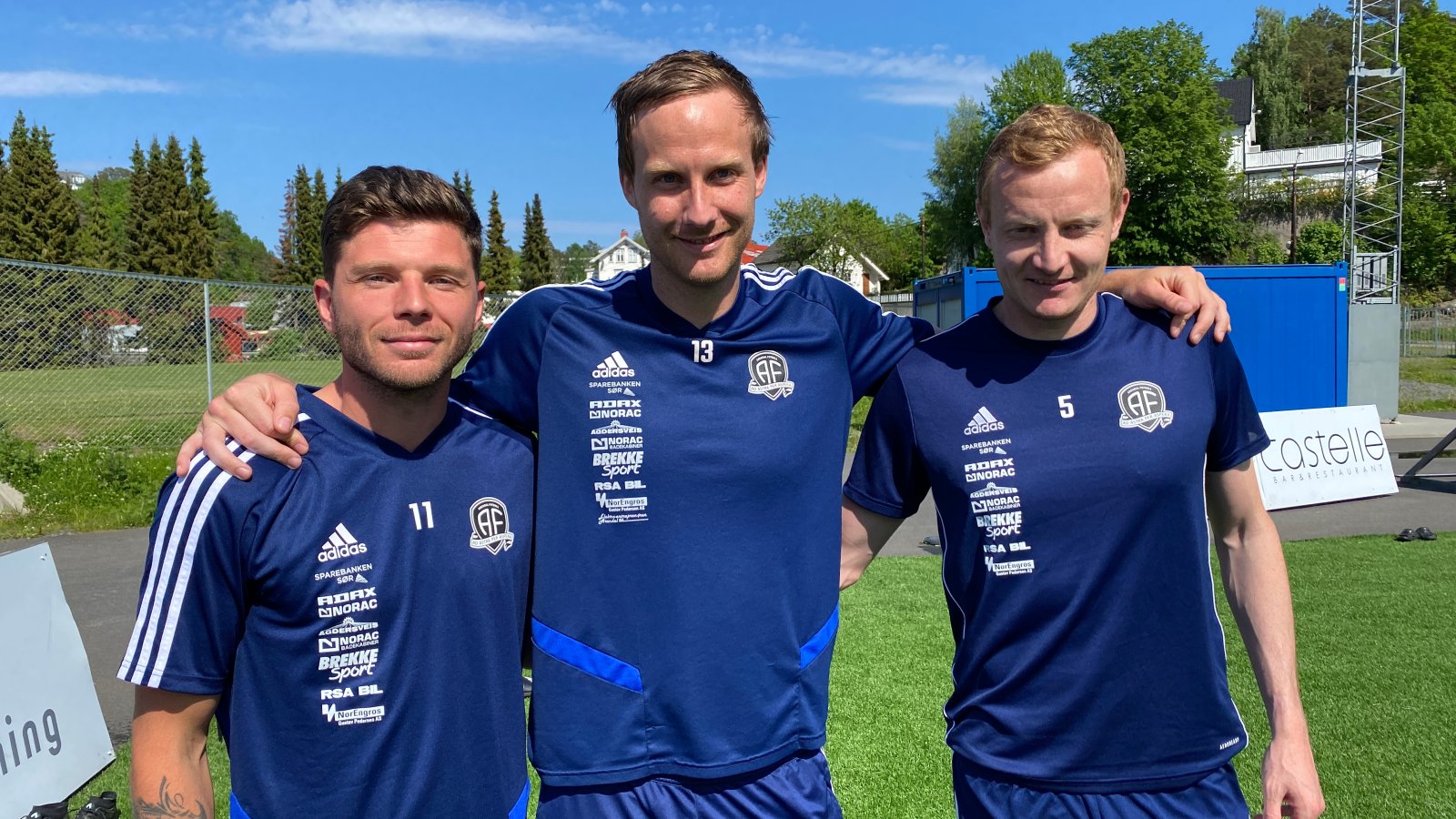 Ermal Hajdari, Sune Kiilerich og Christer Reppesgård Hansen er årets kaptein-team for Arendal Fotball.