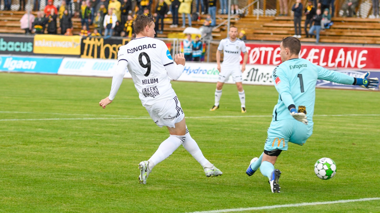 Andreas Hellum scorer 1-0 mot Moss 12. juni 2022.