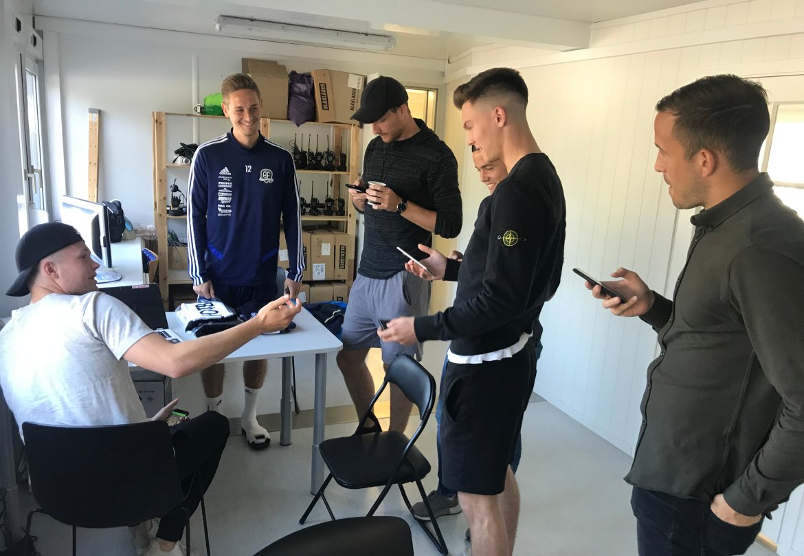 Fabian Ness er knallhard botsjef. Andreas Bruhn Christensen, Sune Kiilerich, Kim Kvaalen, Stian Michalsen og Dejan Corovic står i kø for å betale.