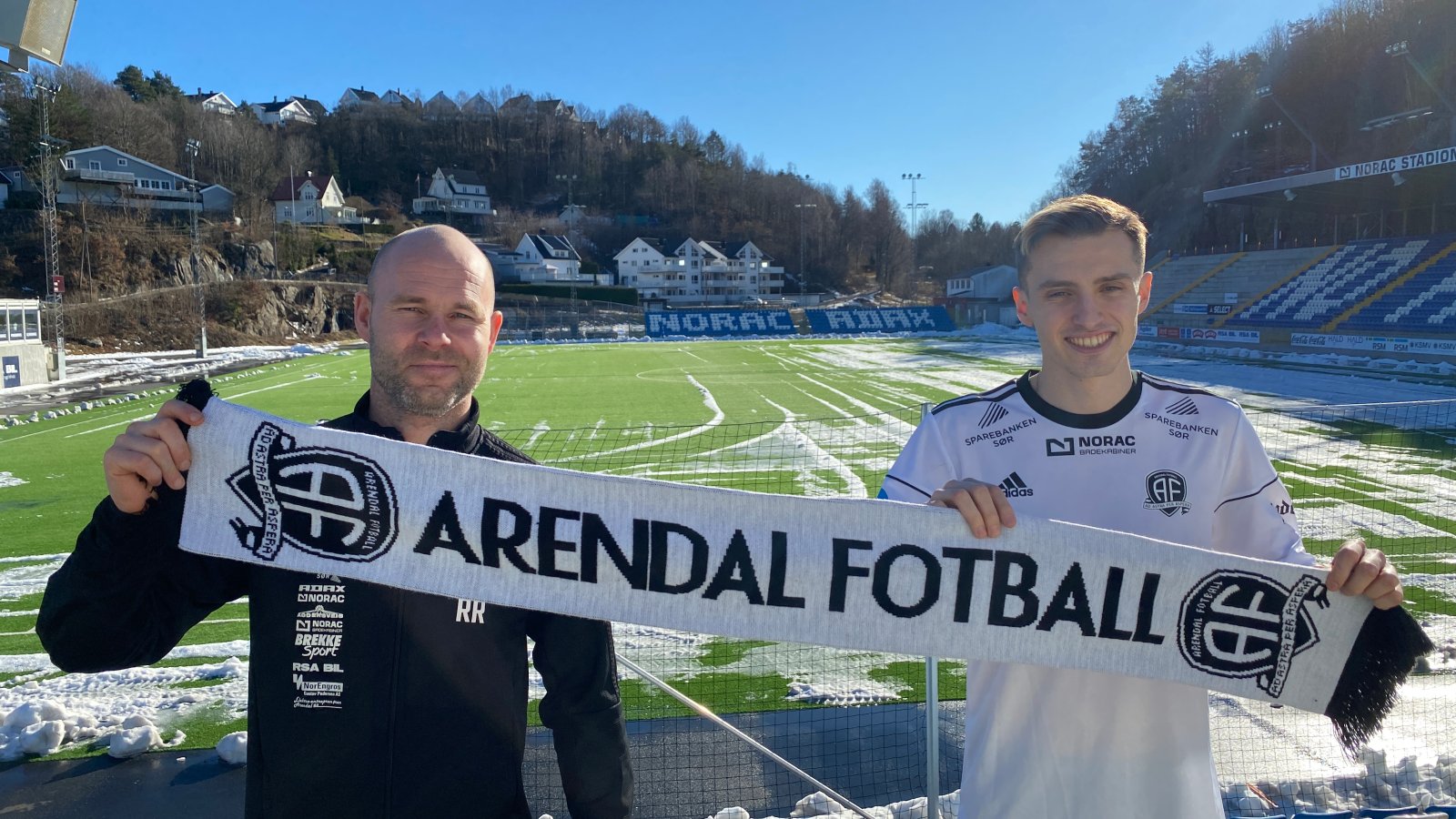 Roger Risholt er glad for å kunne ønske Stefan Mladenovic velkommen til Arendal Fotball.
