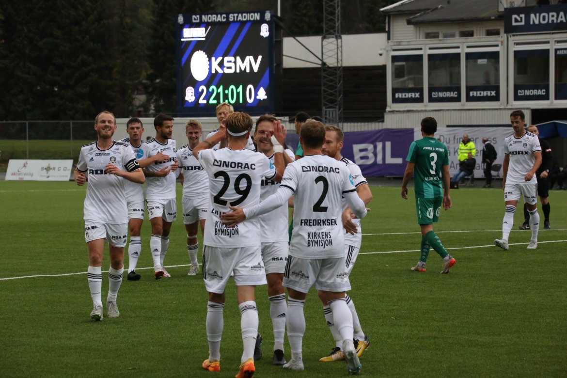 Det så meget lyst ut da målene kom på rekke og rad i første halvdel av førsteomgangen....