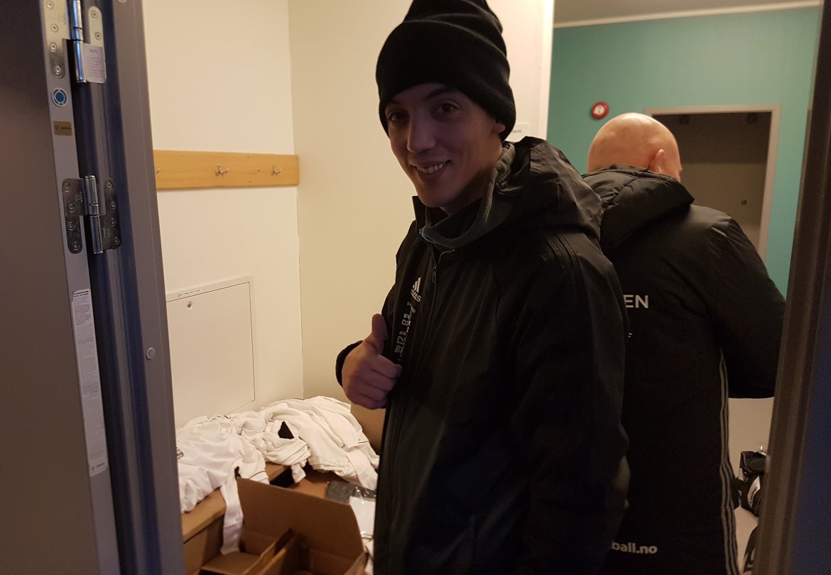 Youcef Johansen har kontroll over gammelt og nytt utstyr.