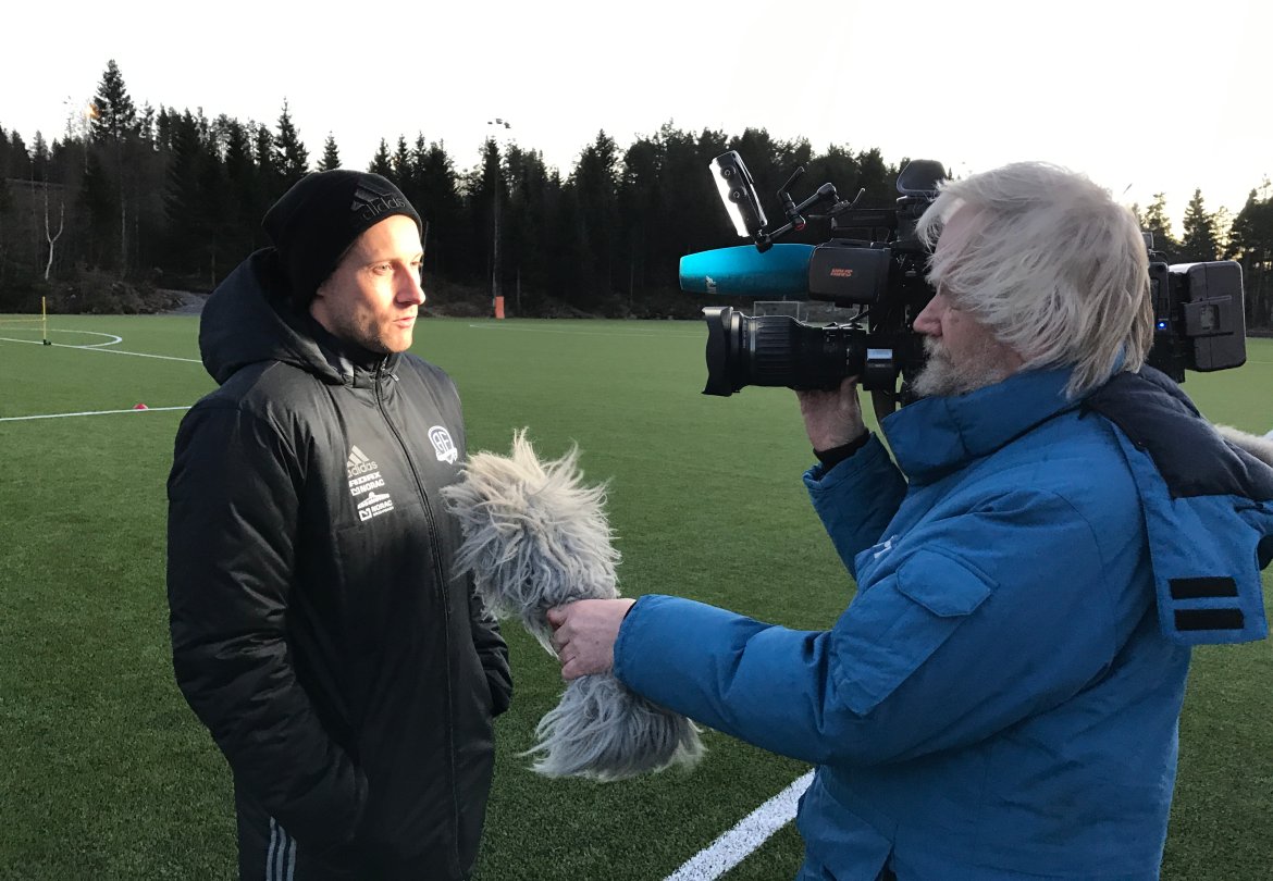 Sven Fredrik Stray blir intervjuet av NRK Sørlandet