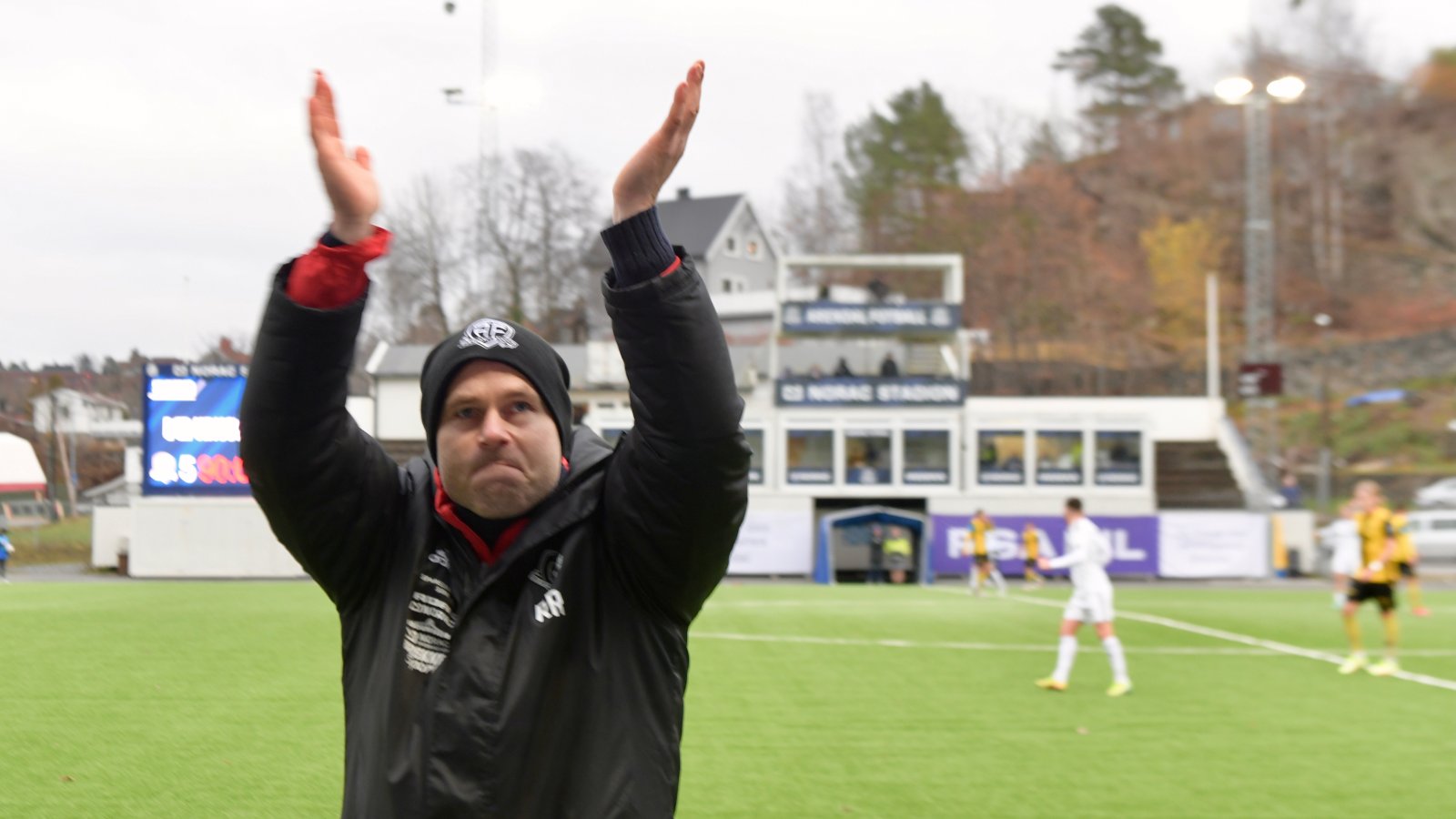 Roger Risholt klapper fornøyd etter 5-2 mot Egersund i siste serierunde.