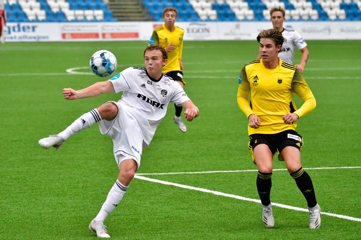 Pete Reinhardsen leverte igjen meget godt i Arendals midtforsvar.