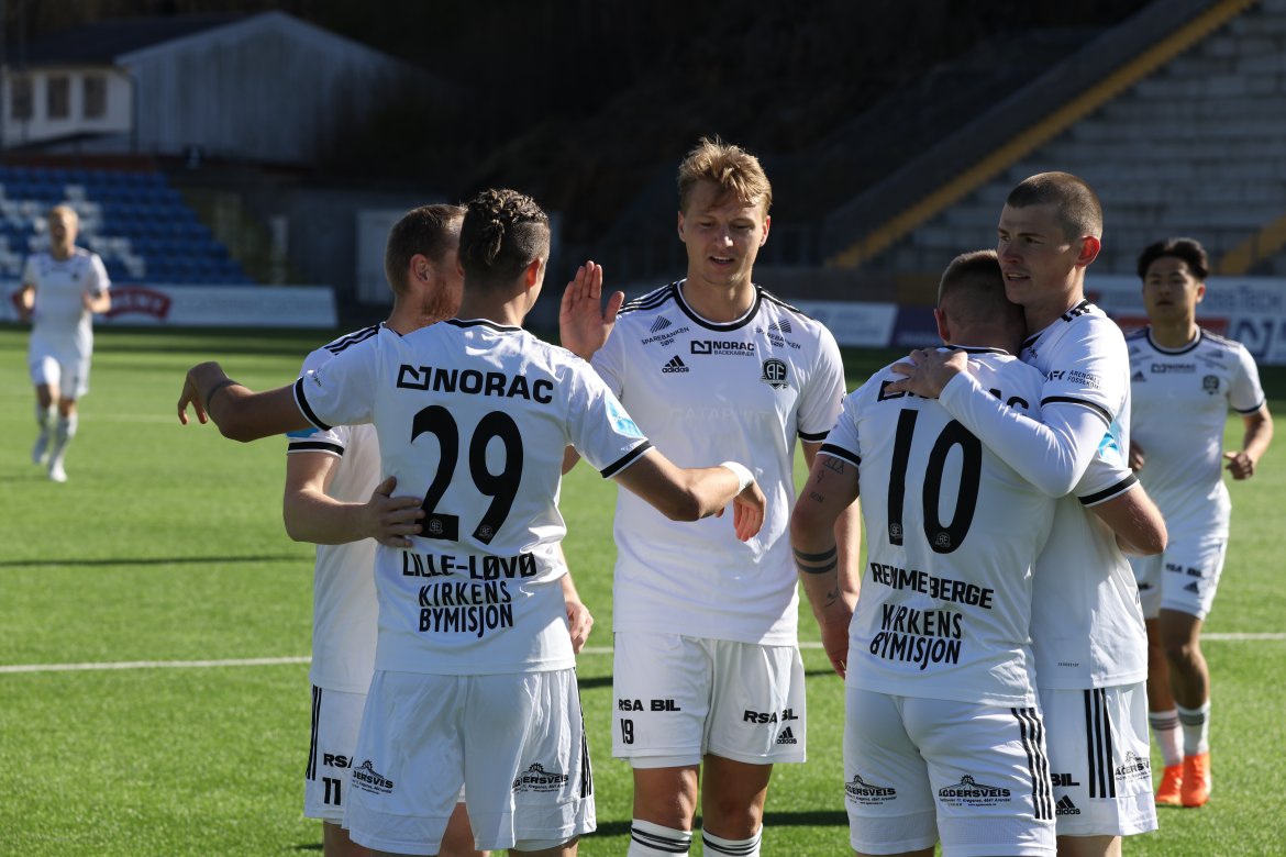 Det ble 11 anledninger til å feire scoringer på Norac stadion da VIF 2 ble slått 11-0.