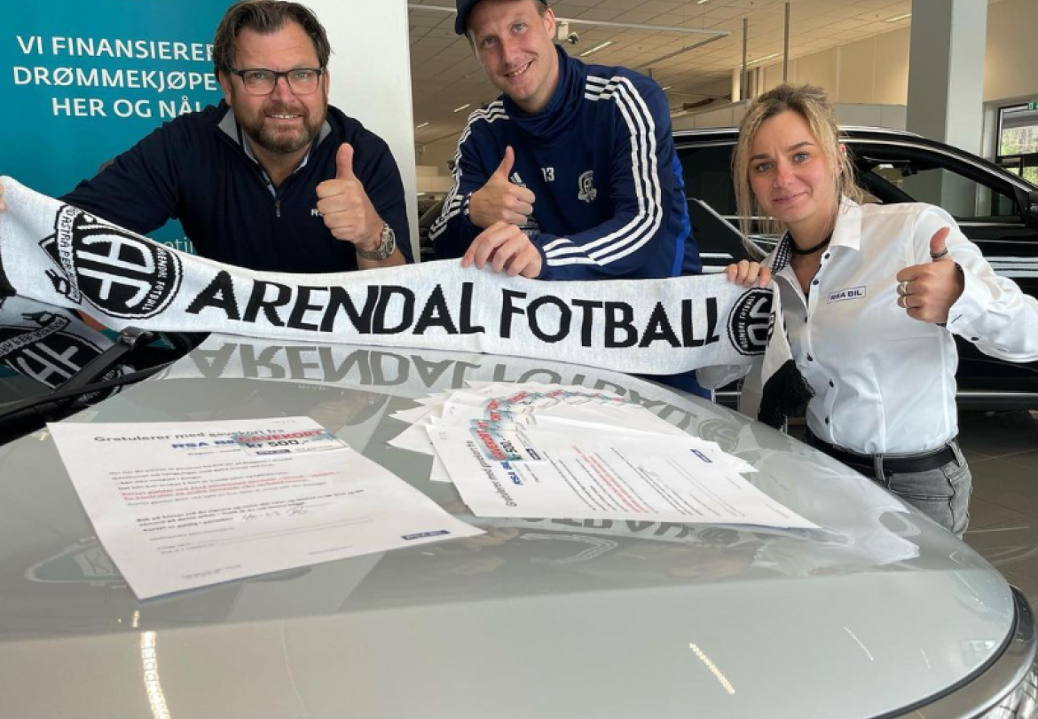 RSA stiller med gavekort og bilutstilling