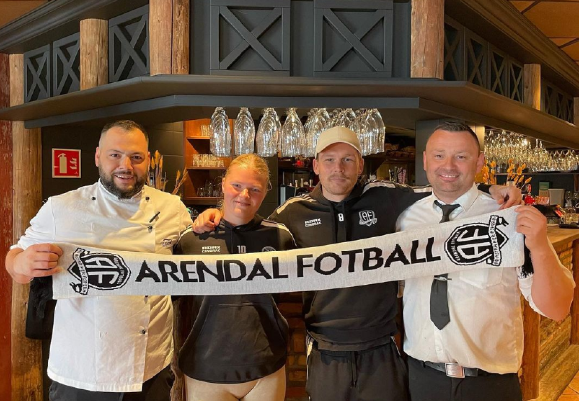 Egon i Arendal stiller alltid opp for Arendal Fotball. Og selvfølgelig er de en del av teamet som gjør Folkets kamp til en happening for alle i fotballfamilien!