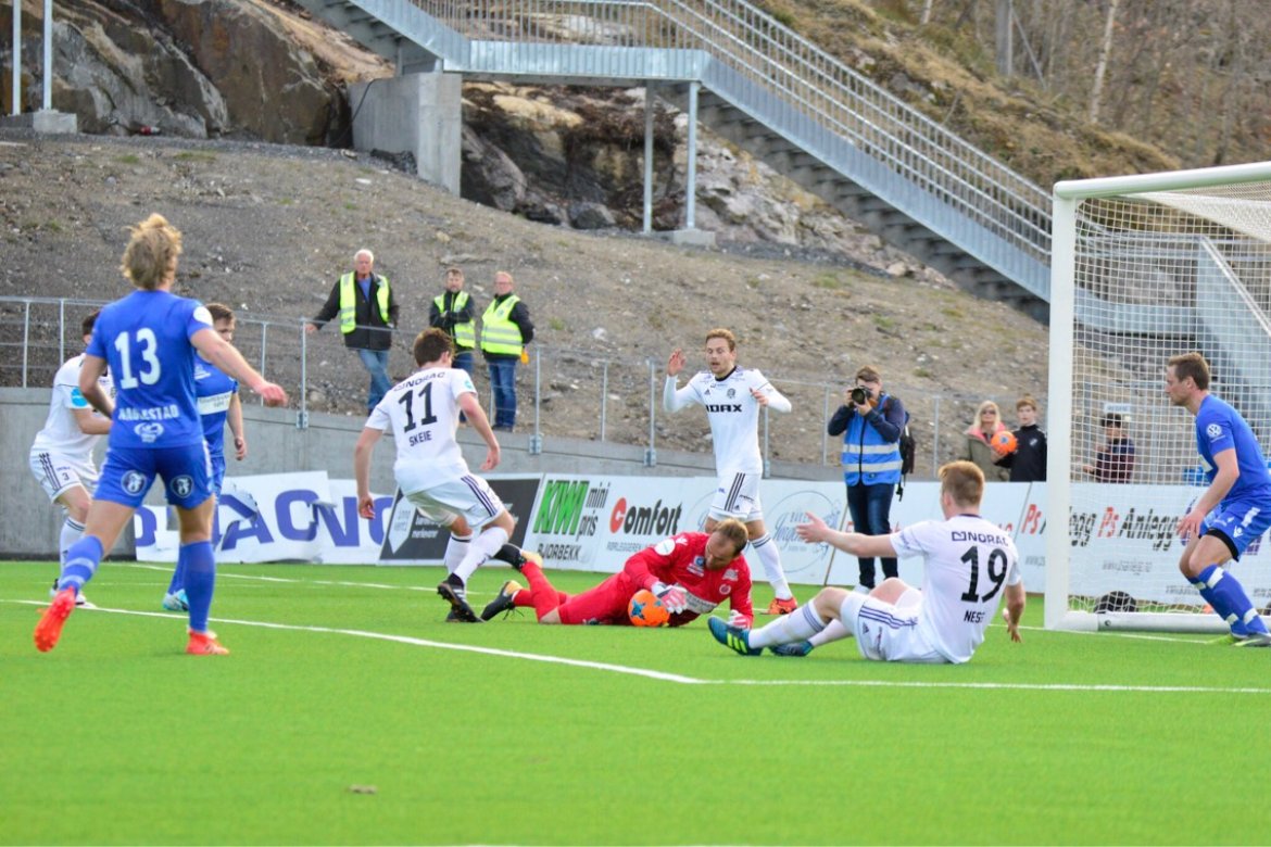 Preben Skeie er nær ved å sette ballen i mål.