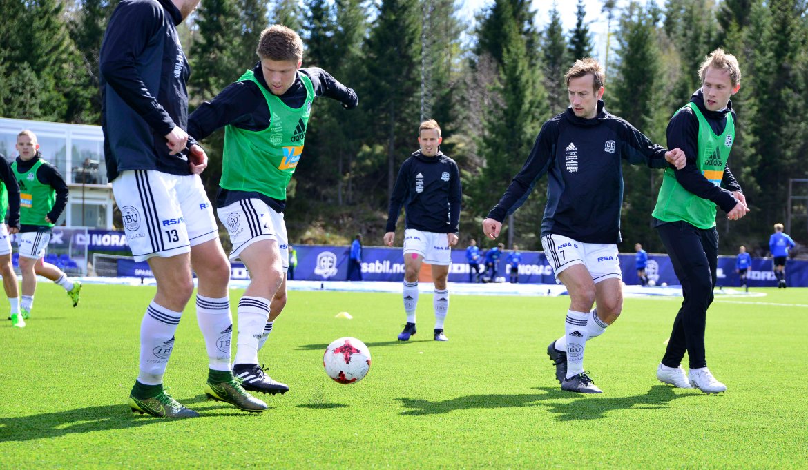 Marius Andersen, Petar Rnkovic og Tobias Olsvik under oppvarming.