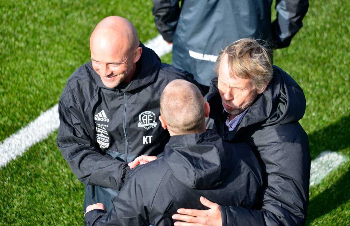 Knut Tørum, Arve Seland og Terje Henriksen (med ryggen til) kan se frem mot en svært tøff periode der kampene kommer tett.