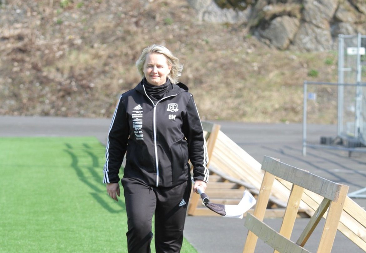 Beate Mathisen er en helt uvurderlig del av støtteapparatet rundt både A-lag og juniorlag i Arendal Fotball.