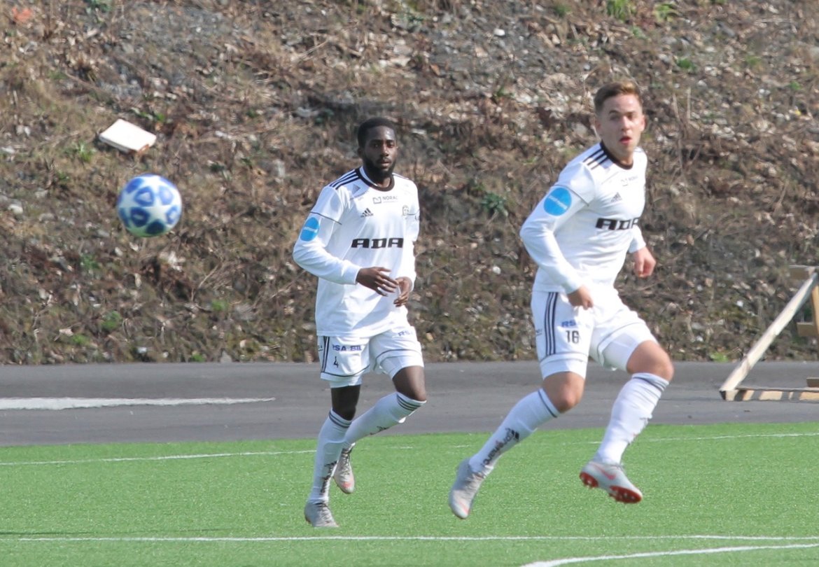 Kim Kvaalen og Shariff Cham er to av dem som kjemper om plassene på den sentrale midtbanen.