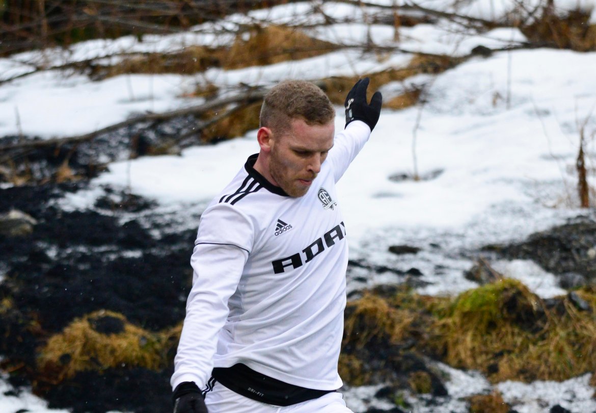 Jakob Rasmussen tar corner