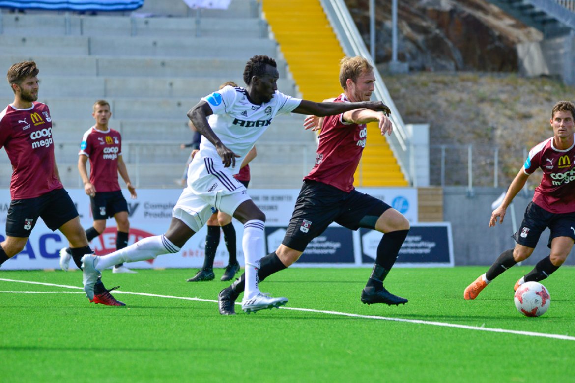 Pape Paté Diouf gjorde det ofte veldig vanskelig for Nardo-forsvarerne.