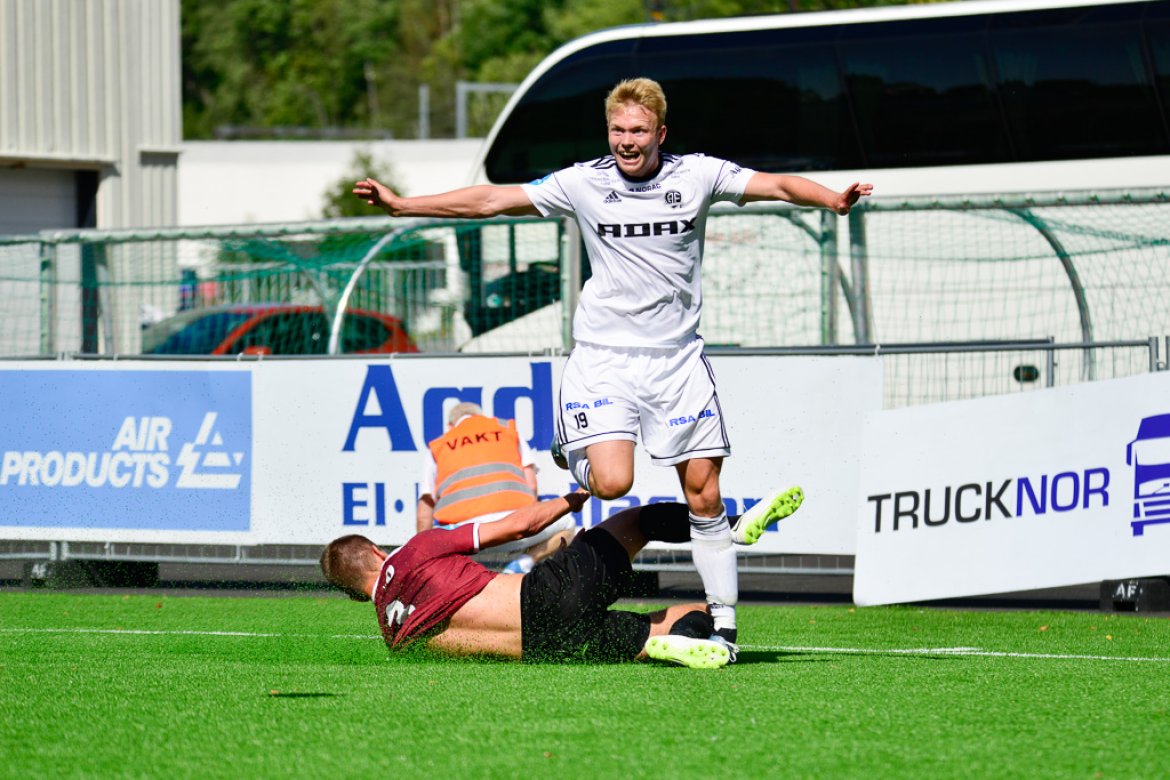 Fabian Stensrud Ness kom inn og virket skarp, men fikk dessverre en smell i en av de mange tøffe duellene.