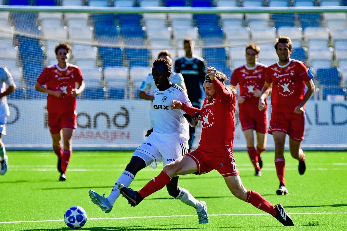 Ny, god kamp fra Pape Paté Diouf.