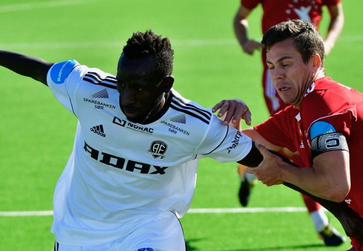 Vidar-forsvarerne brukte alle midler for å stoppe Pape Paté Diouf.