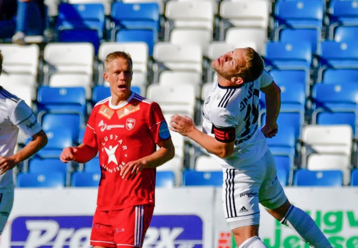 Jakob Rasmussen strekker seg litt ekstra...