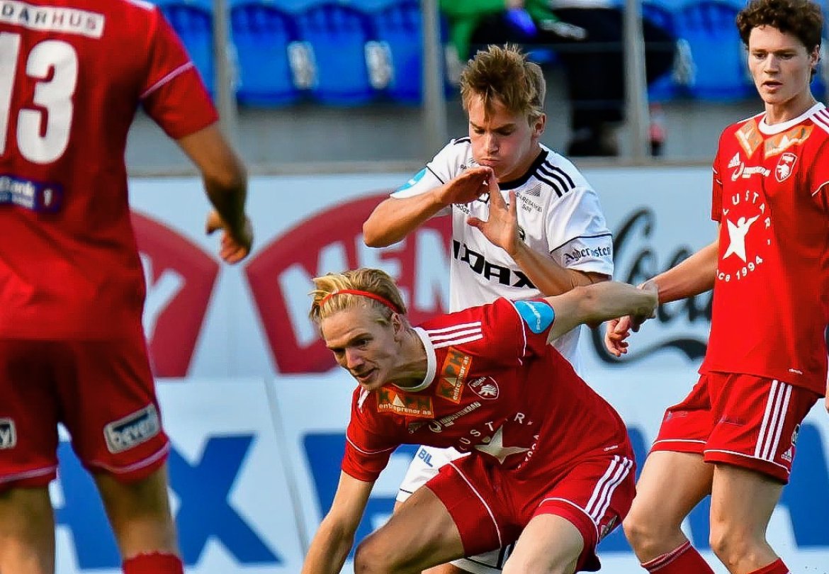 Conrad Wallem - i et hav av rødt...