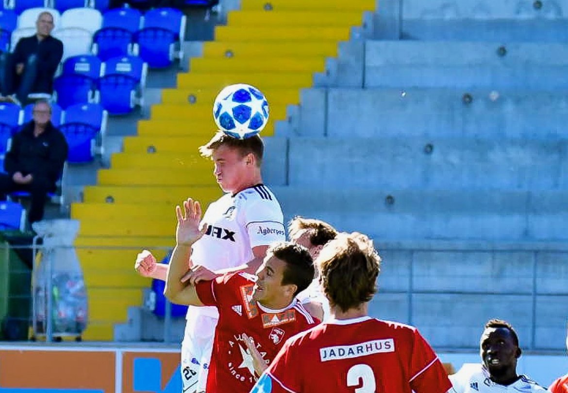 Yngst, men likevel høyest oppe. Conrad Wallem har tatt nivået i Postnord-ligaen umiddelbart etter overgangen fra FK Tønsberg for noen uker siden.