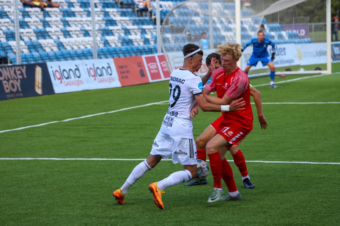Sander Lille-Løvø og resten av Arendal-angrepet stanget lenge mot en mur av Ullern-forsvarere.