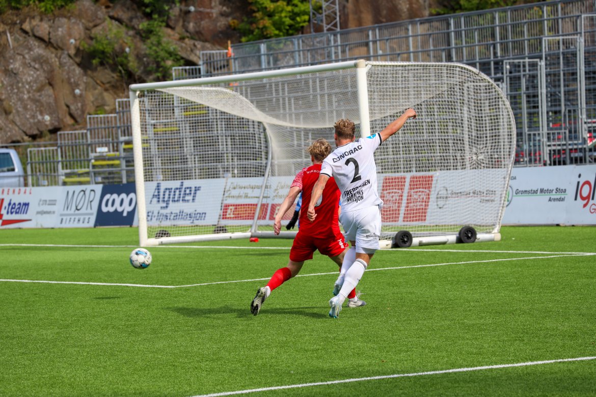 Jonas Tillung Fredriksen slår inn foran mål - men uten uttelling denne gangen, dessverre.