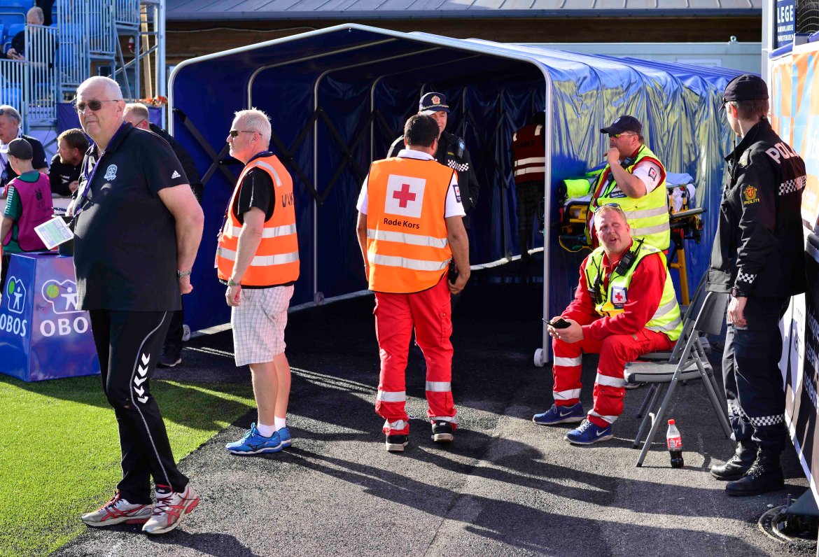 Politi, førstehjelpsmannskaper og frivillige i beredskap.