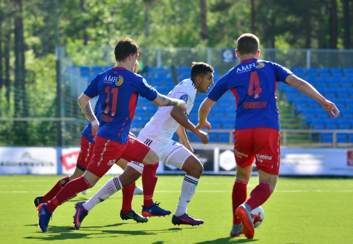 Adnan Mohammad ble viet mye oppmerksomhet av Tromsdalen-spillerne.