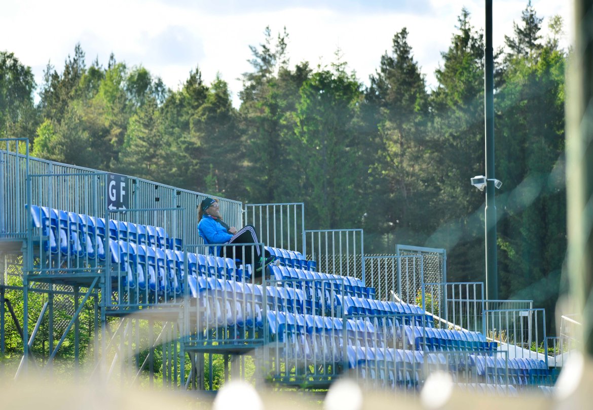 Når Tromsdalen er på besøk, så er det av naturlige grunner god plass på bortetribunen...