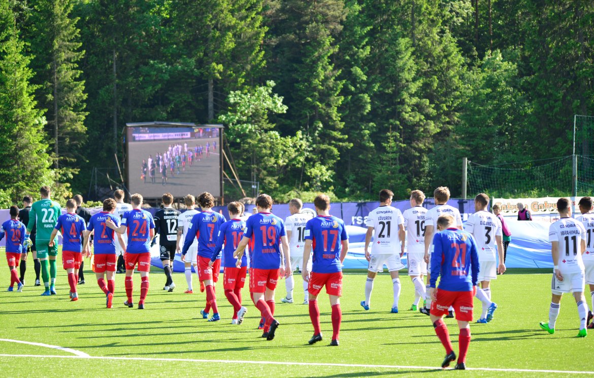 Tromsdalen og Arendal under innmarsj.