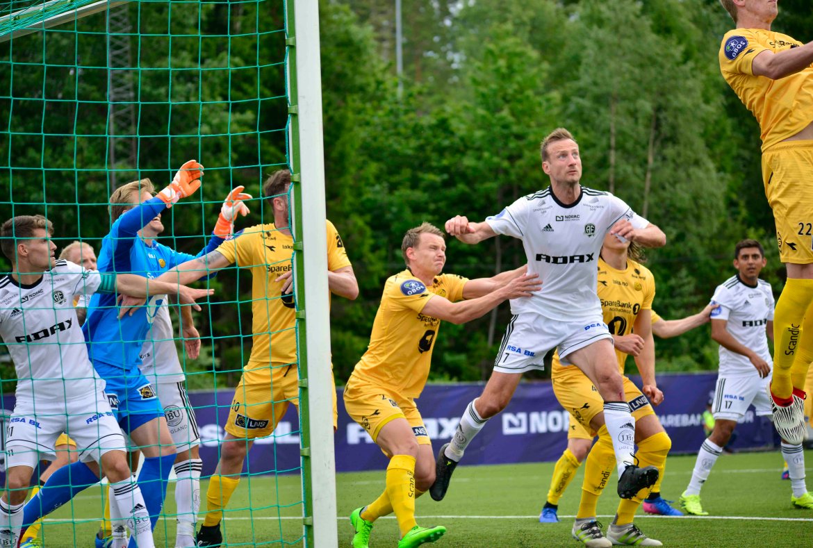 Arendal-trener Mattias Andersson er opptatt av å utvikle lagets ferdigheter på dødball.