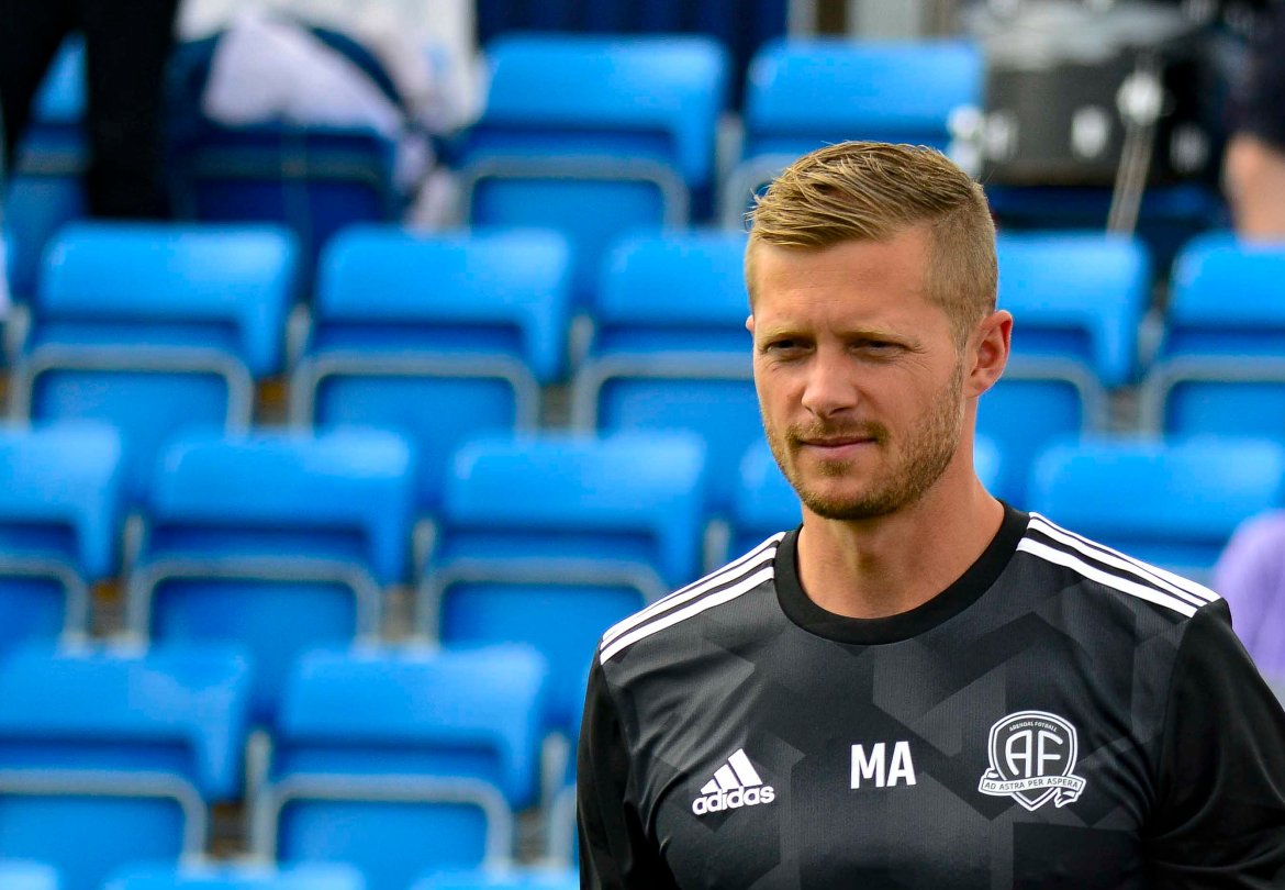 Mattias Andersson på vei ut til 2. omgang.