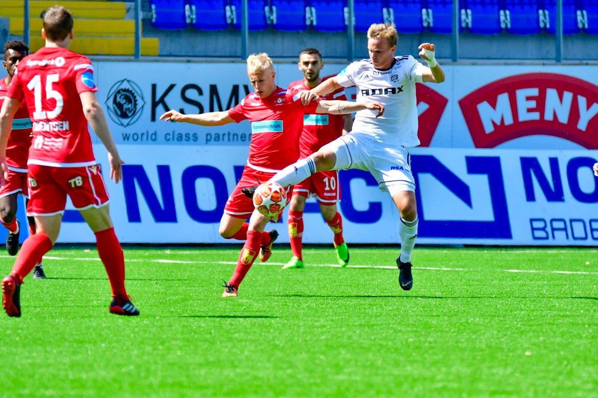 Tette dueller, men Arendal-spillerne var som regel først på ballen.