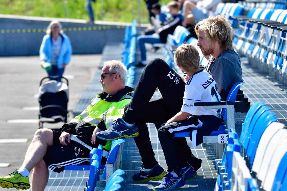 Per Carsten Michelsen og Thomas Seland kunne slappe av i sola...