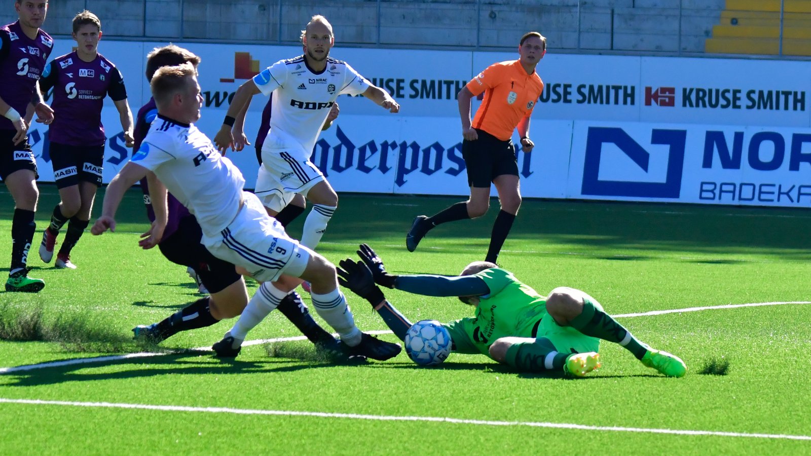 Fabian Ness farlig frempå foran Bryne-keeperen.