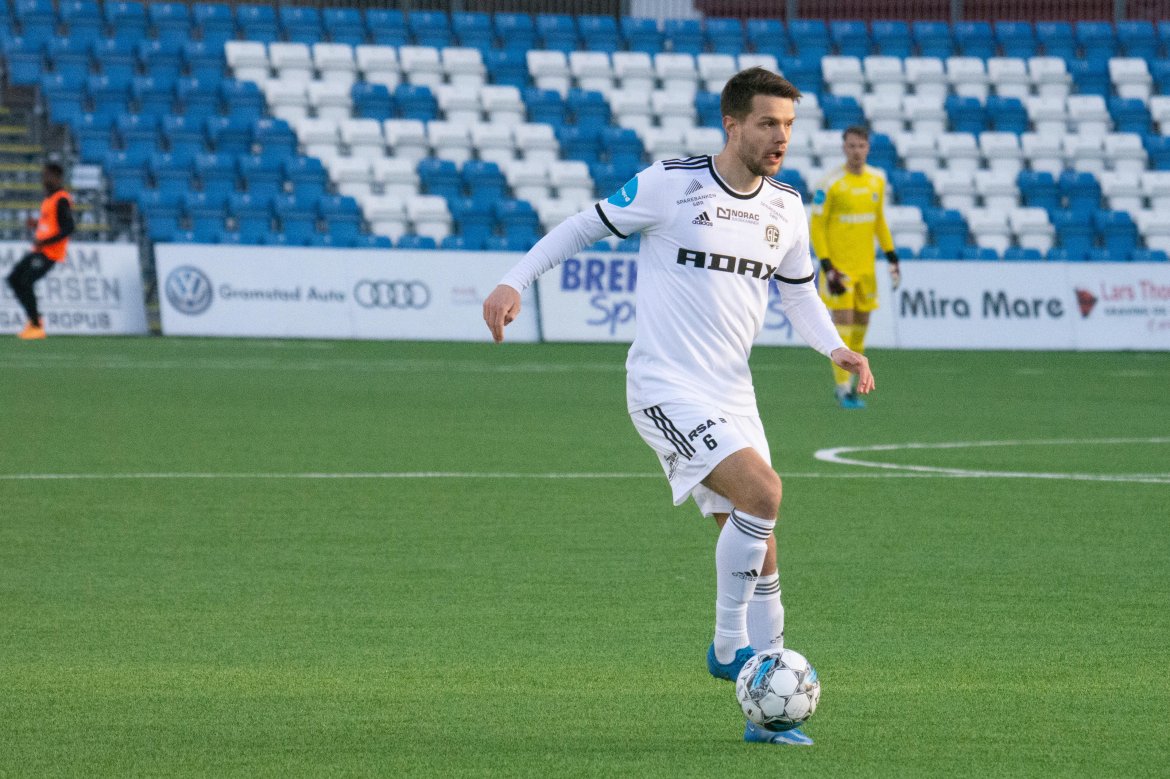 Tord Salte har full kontroll på Arendals midtbane.