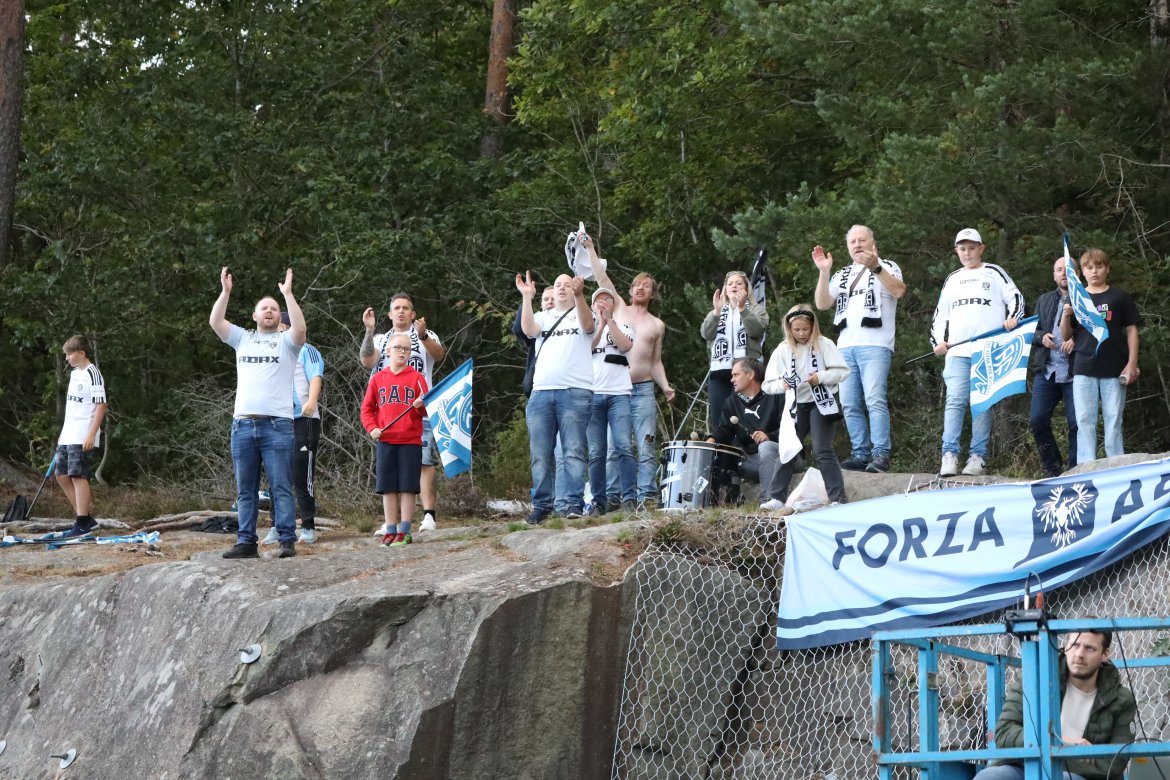 Forza Arendal hadde funnet veien til Hisøy og bidro som vanlig til å skape stemning gjennom hele kampen.