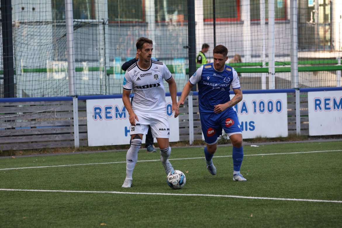 Mathias Johansen var tilbake på sin tidligere hjemmebane Hisøy kunstgress. Han trivdes åpenbart på gamle trakter!