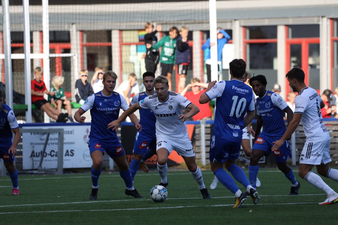 Fløy la seg kompakt og bidro til at det var lite rom for Ole Marius Håbestad og de andre Arendal-spillerne.