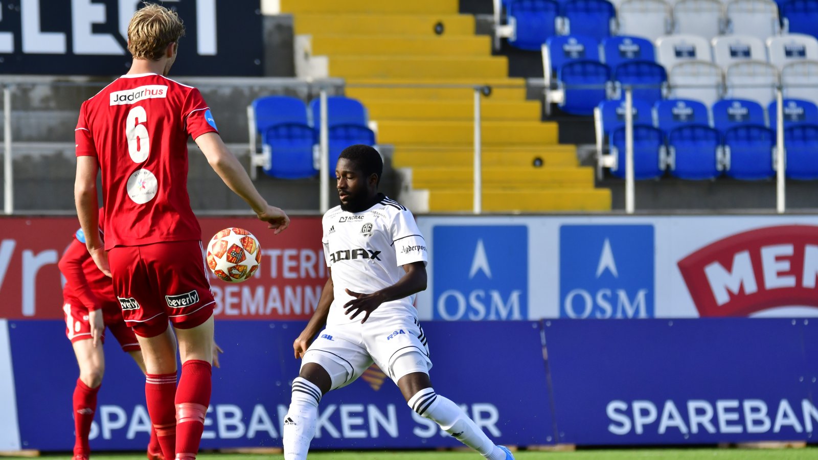 Shariff Cham scoret 1-0 for Arendal Fotball mot Vidar. 