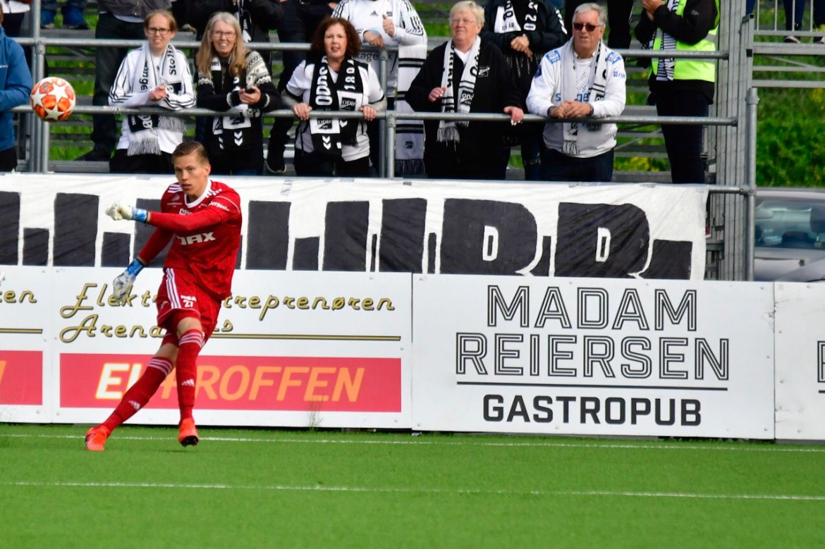 Leopold Wahlstedt var svært uheldig da Odd scoret sitt første mål, men leverte ellers en solid kamp mellom stengene.