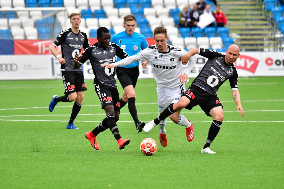 Andreas Bruhn Christensen blir bedre og bedre for hver eneste kamp i Arendal-trøya.
